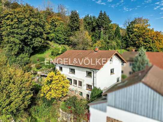 Charmantes Zweifamilienhaus in idyllischer Lage