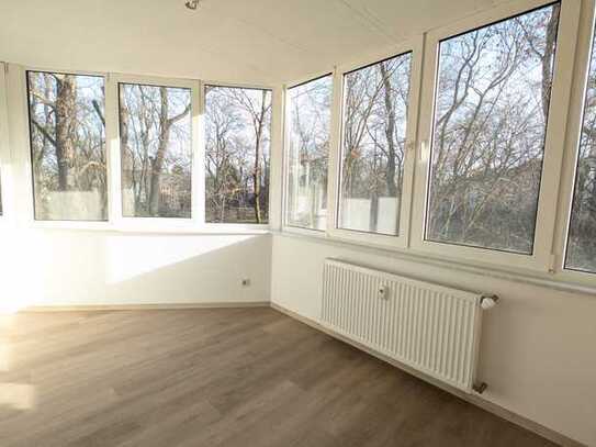 +++ exklusive 2-Raum-Wohnung mit Parkettboden und Loggia +++