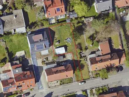 Grundstück in bevorzugter Wohnlage in zweiter Reihe, bebaubar mit einem Einfamilienhaus