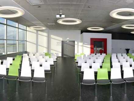 Conference Center Dresden Airport - moderne Tagesbüros und Konferenzräume mit Panoramablick.