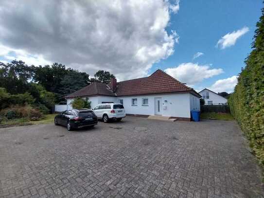 Traum-Bungalow in Stickgras/Delmenhorst ab sofort: viel Privatsphäre, Pool, Sauna, Garten, saniert!