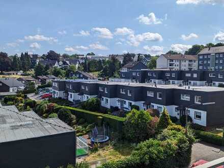 Großzügige Wohnung mit Balkon und Ausblick