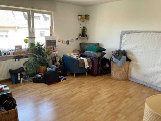 18qm Zimmer in 3er WG mit Wohnzimmer und Balkon