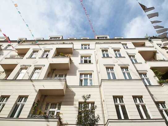 Schöne Altbauwohnung in Top-Lage * Einbauküche * Süd-Balkon