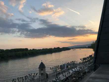 Direkt am Rhein! Wunderschöne Dachgeschosswohnung