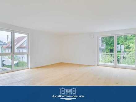 AkuRat Immobilien - Neubau-Erstbezug! 
Hochwertige teilmöblierte 3 Zimmer Wohnung mit Balkon!