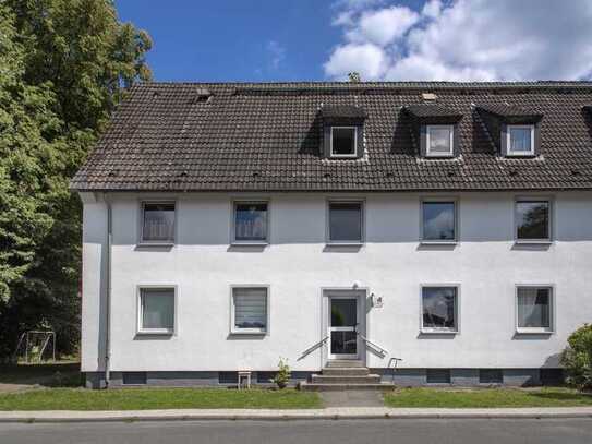 Gemütliche 2-Zimmer-Wohnung im Dachgeschoss mit Wannenbad