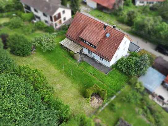 Nattheim OT Fleinheim- Zweifamilienhaus in Aussichtslage, Garten, 3 Garagen, kurzfristig beziehbar