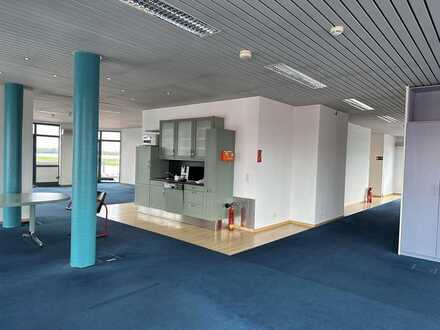 Hoch hinaus - komplette Etage eines Bürohauses - Verkehrsgünstig in Griesheim