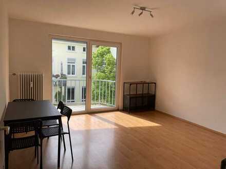 Schöne, helle 2-Zimmer Wohnung (möblierte) mit Balkon in Grüneburgweg