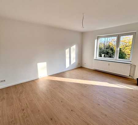 Sanierte 4 Zimmer Maisonette Wohnung mit zwei Bädern & Balkon mit Blick ins Grüne - bezugsfrei!