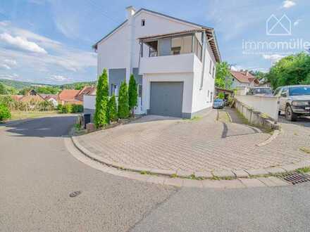 Provisionsfrei! Kleines Einfamilienhaus mit zwei Eingängen und schöner Aussicht.