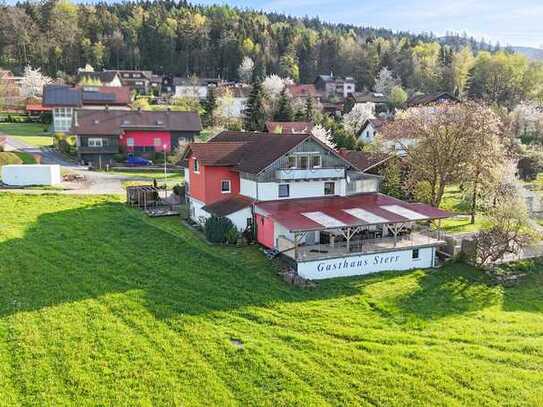 Geräumiges Zweifamilienhaus mit separatem Grundstück in Rimbach!