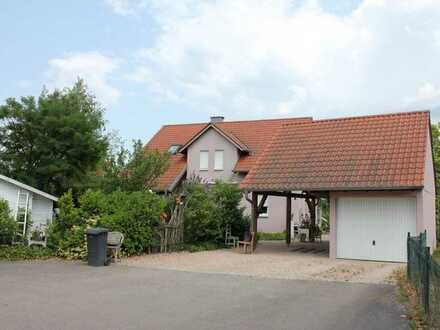 Einfamilienhaus mit Garage in ruhigem Wohngebiet !!!