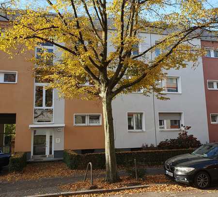 Teilrenovierte 3-Zimmer-Hochparterre-Wohnung mit Westbalkon in Berlin Mariendorf (Tempelhof)