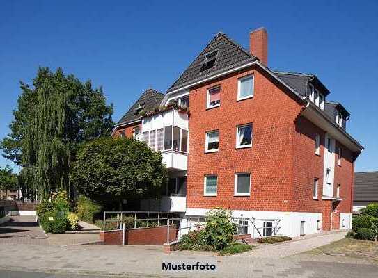 Mehrfamilienhaus mit Garage und Carport