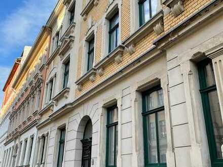 Sanierte 2-Zimmer-Hochparterre-Wohnung mit Balkon im Leipziger Osten