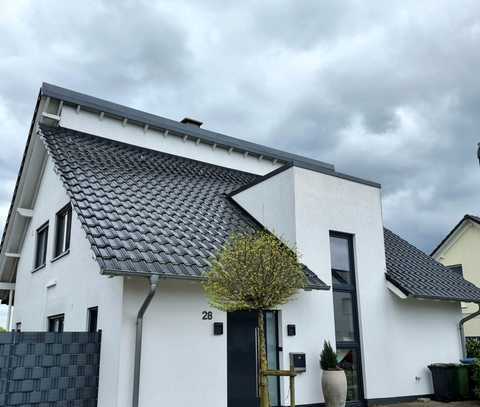 Großzügiges und sehr hochwertig ausgestattetes Einfamilienhaus in Niederense