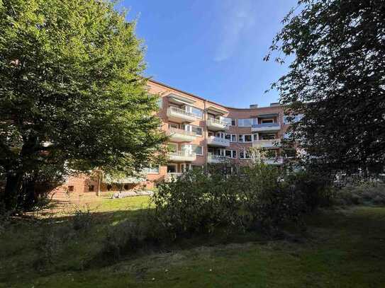 Geschmackvolle 2-Zimmer-Hochparterre-Wohnung mit Balkon in Hamburg Hohenfelde/ Uhlenhorst