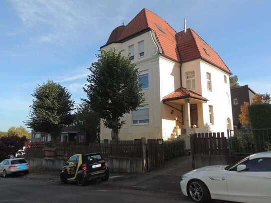 GEMÜTLICHE 3-ZIMMER-WOHNUNG ÜBER 2 ETAGEN IM 2. OG. EINES GEPFLEGTEN 3-FAMILIENHAUS IN RUHIGER LAGE