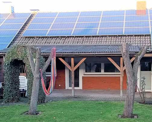 Gepflegtes Einfamilienhaus (RMH) mit kleinem Garten & einer ca. 5,8 KW PV-Anlage zu verkaufen