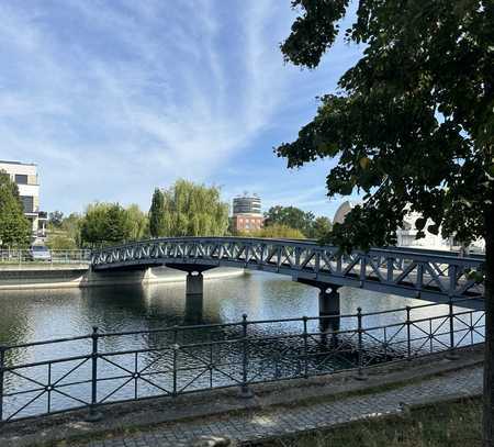 TEGELER HAFEN - MICH MUSS MAN RENOVIEREN - SONNIGE 2-3 Zi WOHNUNG MIT WINTERGARTEN & WASSERBLICK