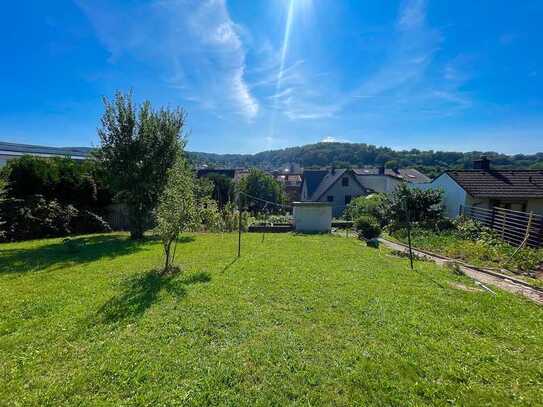 Baugrundstück in zentraler Wohnlage mit Baugenehmigung für ein 6-Familienhaus!