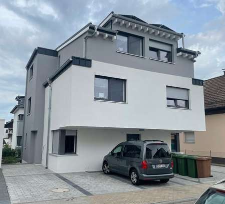 In Brühl: Hochwertige Maisonette-Wohnung (Neubau) mit viereinhalb Zimmern, Terrasse u.eigenem Garten