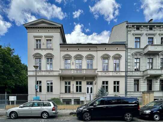 Wunderschöne Dachgeschosswohnung mit Balkon! Teilgewerbliche Vermietung!