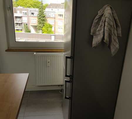Stilvolle 2-Zimmer-DG-Wohnung mit EBK in Essen
