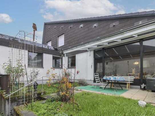 Charmantes Einfamilienhaus, in ruhiger Lage, zum Selbst gestalten - mit Terrasse und einer Garage