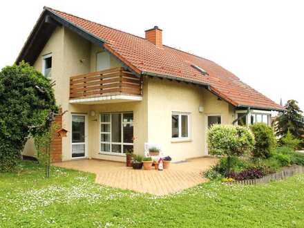 Sonniges Einfamilienhaus mit großem Garten in Ortsrandlage direkt vom Eigentümer