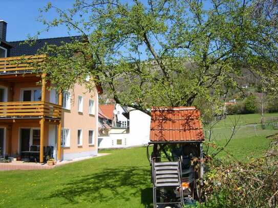 Helle 4 Raumwohnung mit großem Balkon u. idyllischem Garten