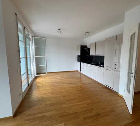 schöne und geräumige Wohnung ab sofort verfügbar