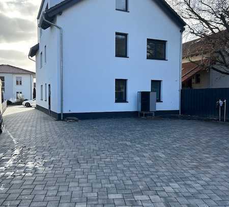 Neubau 250 qm, 3 Wohungen inkl. Klima, Wallbox, PV-Anlage und Garten