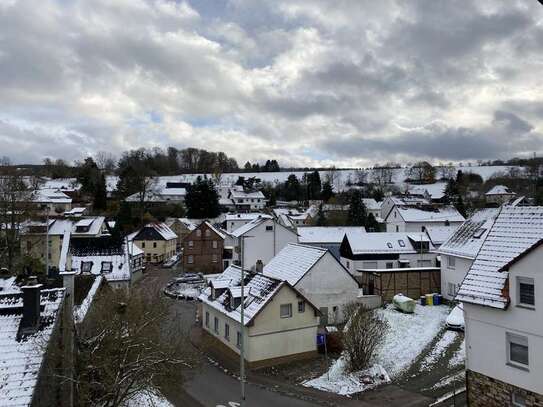 Modernisierte 3 Zimmer Wohnung mit hochwertiger Nolte Einbauküche in Niedernhausen Engenhahn