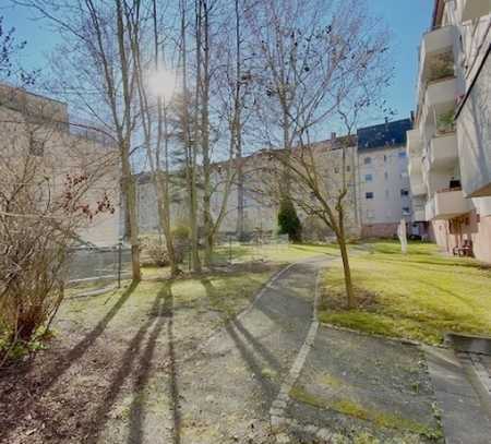 *Perfekt für 2 mit Balkon - frisch renoviert, schickes Tageslichtbad & neuer Einbauküche*