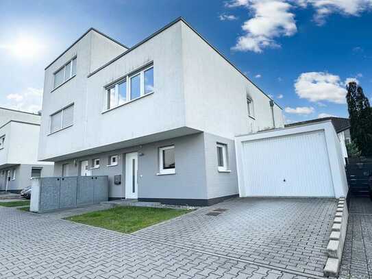 Moderne Doppelhaushälfte mit Garage und Garten in toller Lage