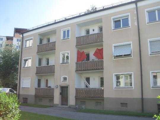 Renovierte 2,5 - Zimmer Wohnung mit Balkon!