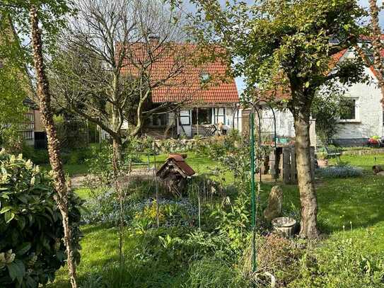 Frei stehendes 1-Familienhaus mit Erweiterungsmöglichkeit + großem Garten als Spielparadies f. Kids