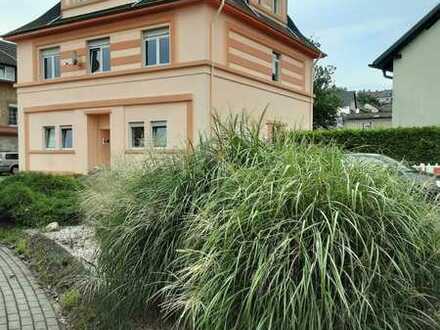 Schöne,freistehende Immobilie mit 3 Wohneinheiten in ruhiger Wohnlage von Spiesen - Elversberg zu ve