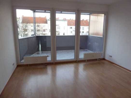 3 Raum-Dachgeschoß-Wohnung mit großem Balkon