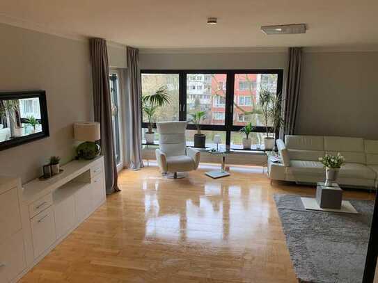 Exklusive 4-Zimmer-Wohnung mit 18 qm Terrasse und 2 Balkonen in erster Stadtwaldlage, Braunsfeld!