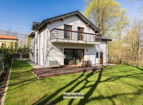 2-Familienhaus nebst Garage und Carport - provisionsfrei