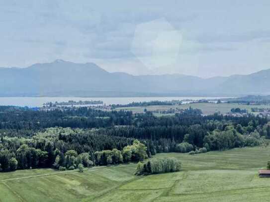 SPEKTAKULÄRER VIERSEITHOF IN IDYLLISCHER PARKLANDSCHAFT MIT BERGBLICK