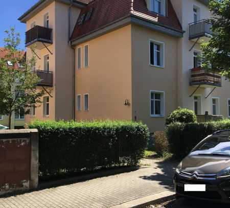 kleine sonnige Eigentums-Wohnung mit Balkon an der Küche nahe Elbepark