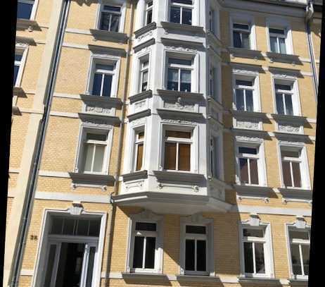 Sonnige 2-Raum-Hochparterre-Wohnung mit Balkon im sanierten Altbau in Untermhaus