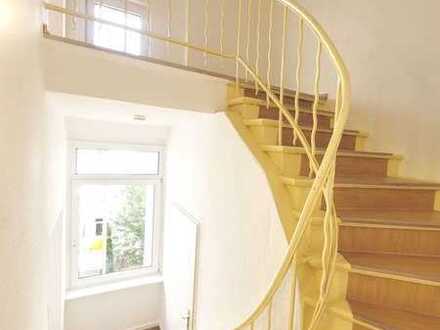 *Maisonette-Wohnung* frisch renoviert - neues Laminat - Balkon - Einbauküche als Option!!!