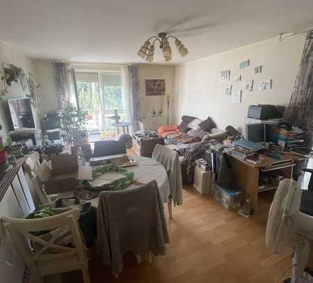 Mitten im Grünen / 2,5-Zimmer-Wohnung mit großem Balkon