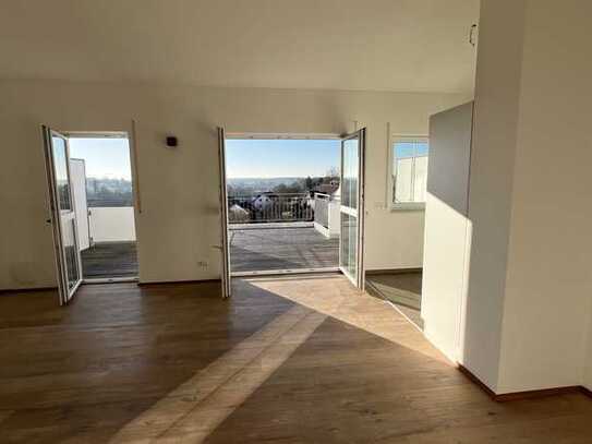 Exklusive, neuwertige 2-Zimmer-Penthouse-Wohnung mit geh. Innenausstattung mit Balkon und EBK